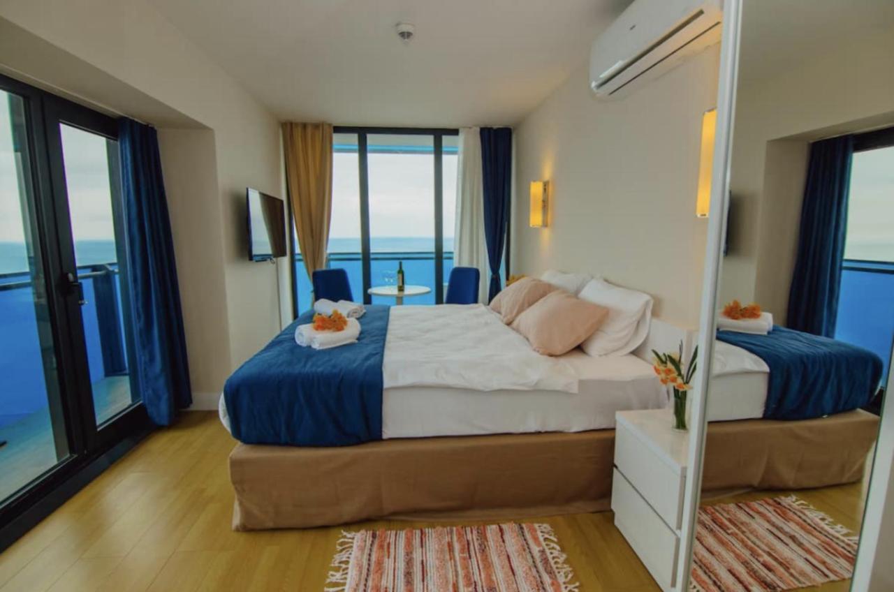 Sea Side Aparthotel In Orbi Complex Batumi Esterno foto