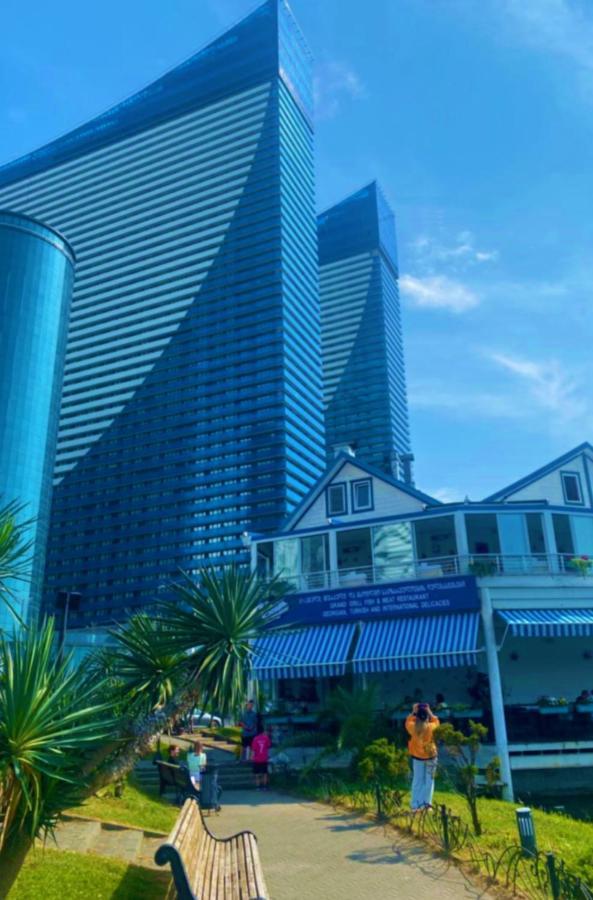 Sea Side Aparthotel In Orbi Complex Batumi Esterno foto