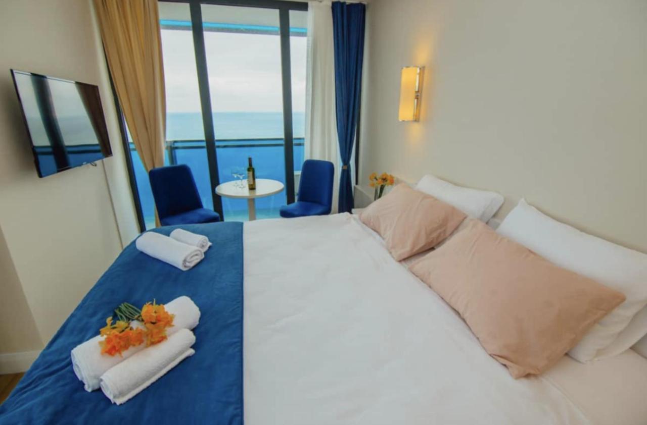 Sea Side Aparthotel In Orbi Complex Batumi Esterno foto